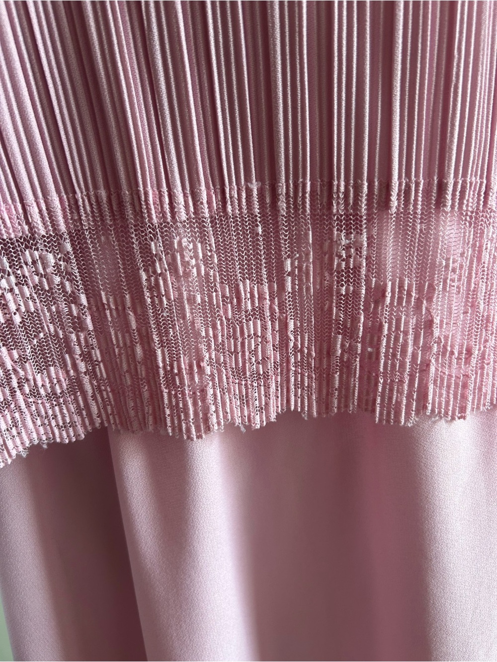 Vtg Pink Pleated Lace Hem Dress - Picture 3 of 5